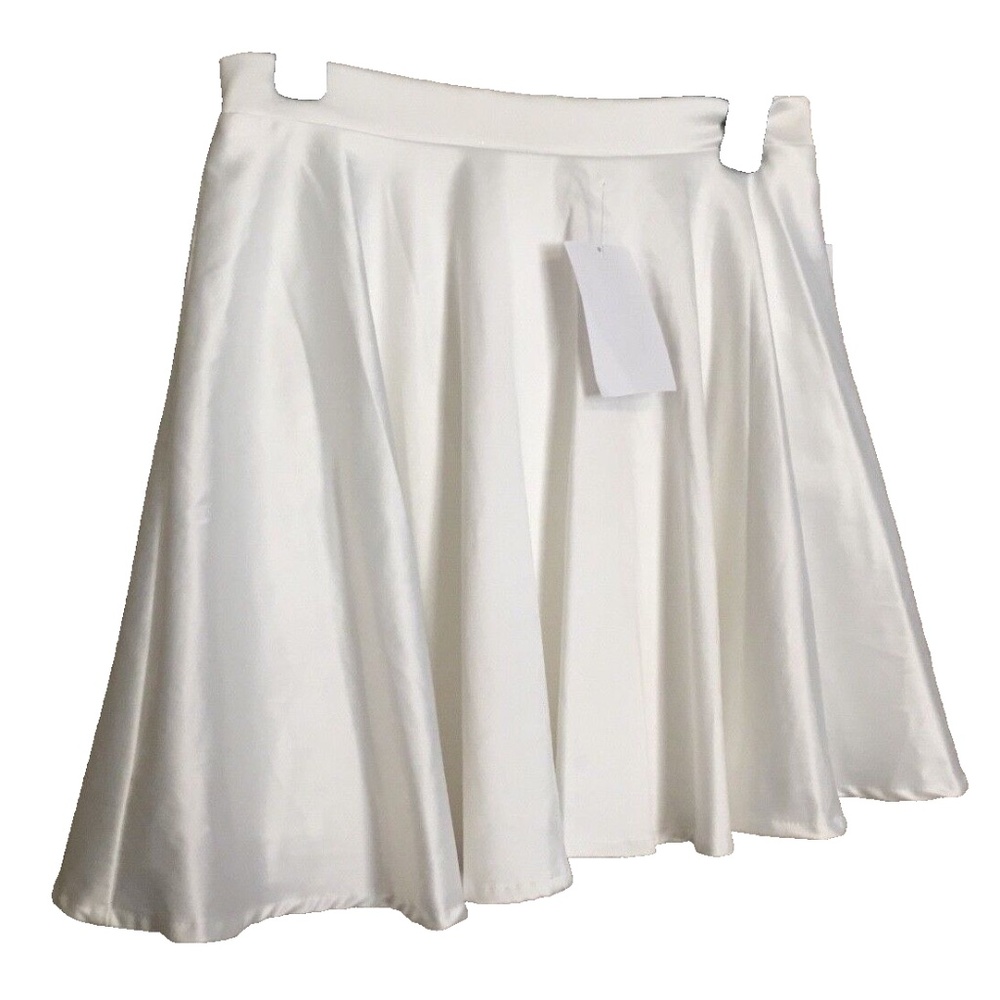 (NWT) City Studio Women's/Junior's White Flared Lined Skirt Size 1